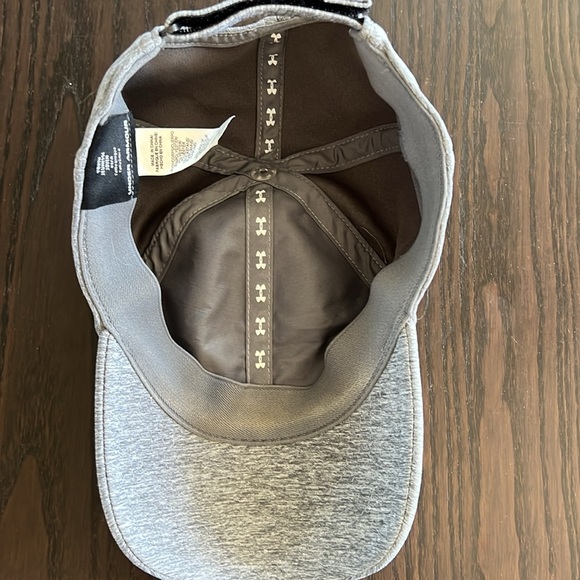 Under Armour athletic hat - Picture 6 of 7